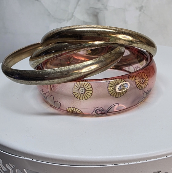 The Unbranded Brand Jewelry - Pink Floral Resin Bangle Stack Set Gold Tone Bracelets Cottagecore Chunky Size 8